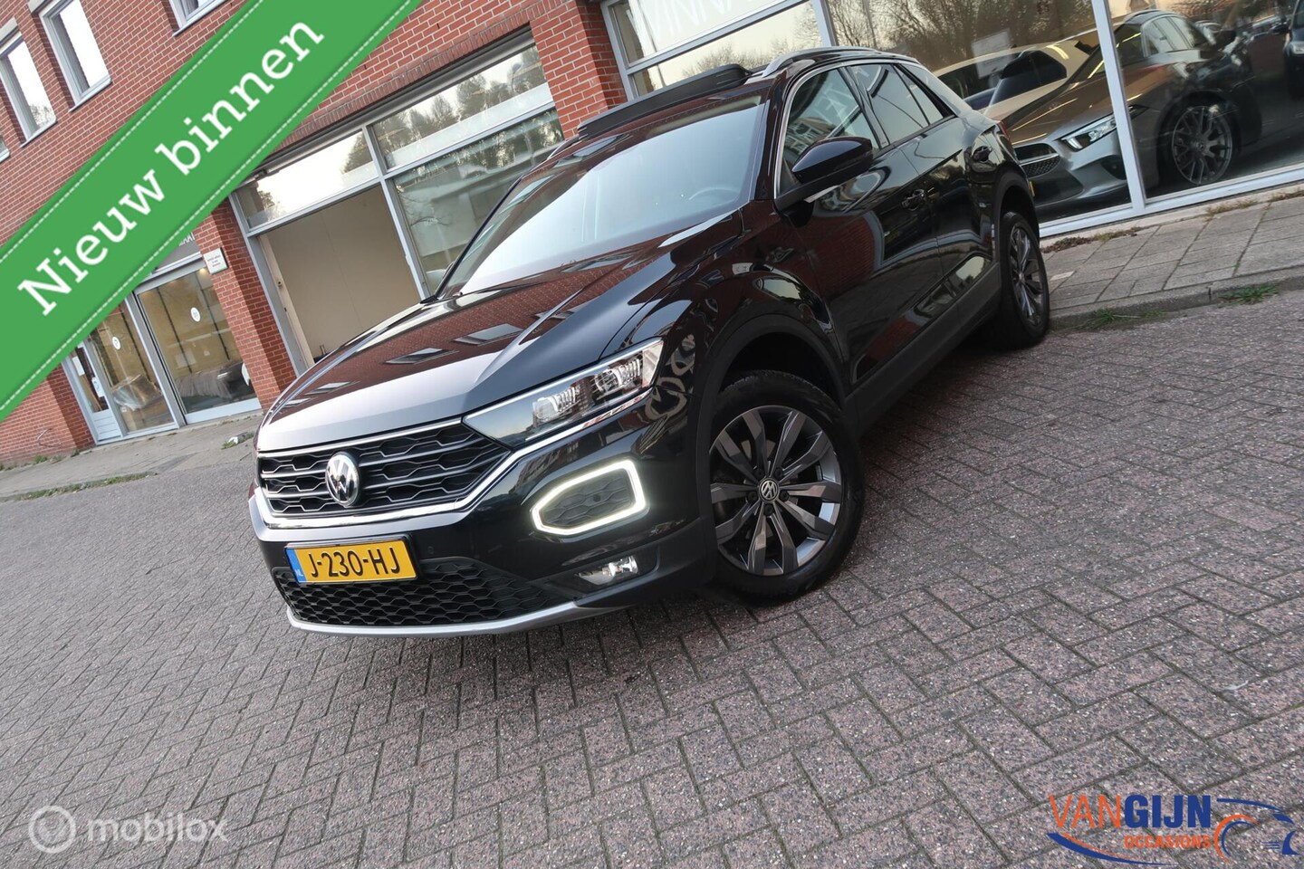 Volkswagen T-Roc - 1.5 TSI Style 150PK Pano Carplay Navi - AutoWereld.nl