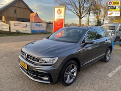 Volkswagen Tiguan - 1.4 TSI 4Motion Highline Business | Panorama dak | Trekhaak | Cruise control