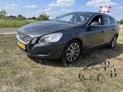 Volvo V60 - 1.6 T3 Momentum NAVI CRUISE AIRCO PARK SENS