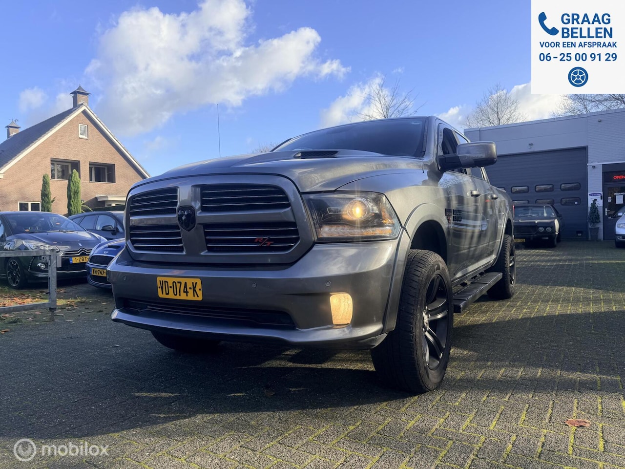 Dodge Ram 1500 - 4X4 5.7 V8 4x4 Crew Cab 5'7 Sport 3 inch verhoogd / zeer goed onderhoud - AutoWereld.nl