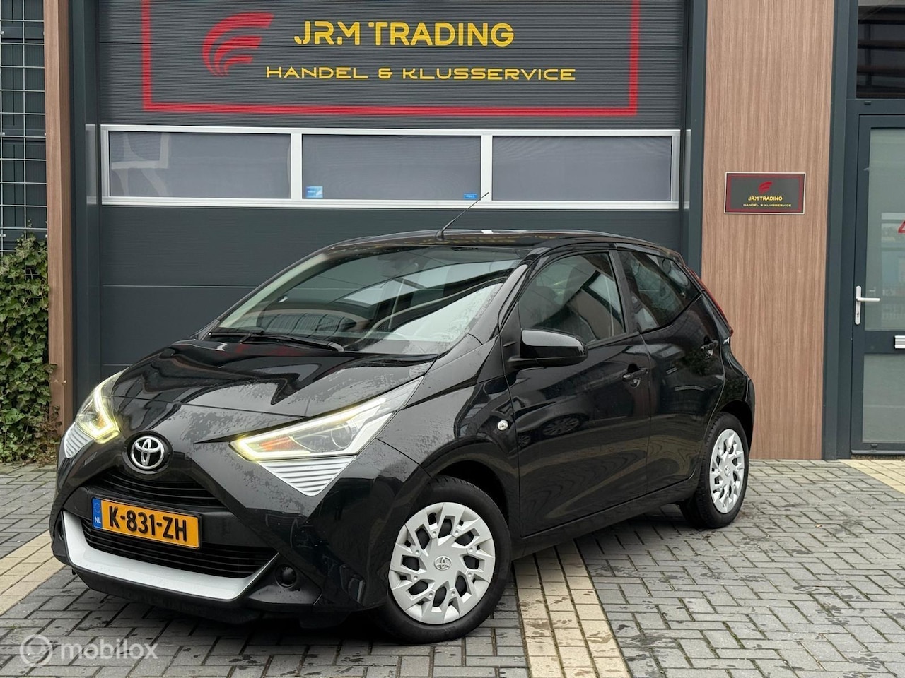 Toyota Aygo - 1.0 VVT-i x-joy Zwart Nap 5DRS Carplay Airco - AutoWereld.nl