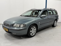 Volvo V70 - 2.4 Comfort Line AUTOMAAT / LEER / APK 01-2027