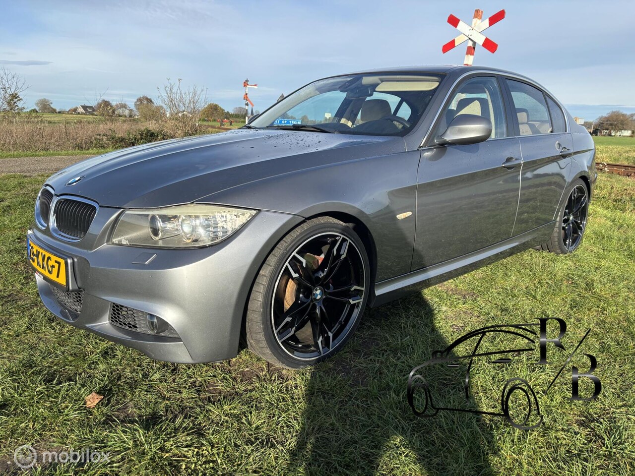 BMW 3-serie - 318i Business Line AUTOMAAT AIRCO NAVI CRUISE - AutoWereld.nl