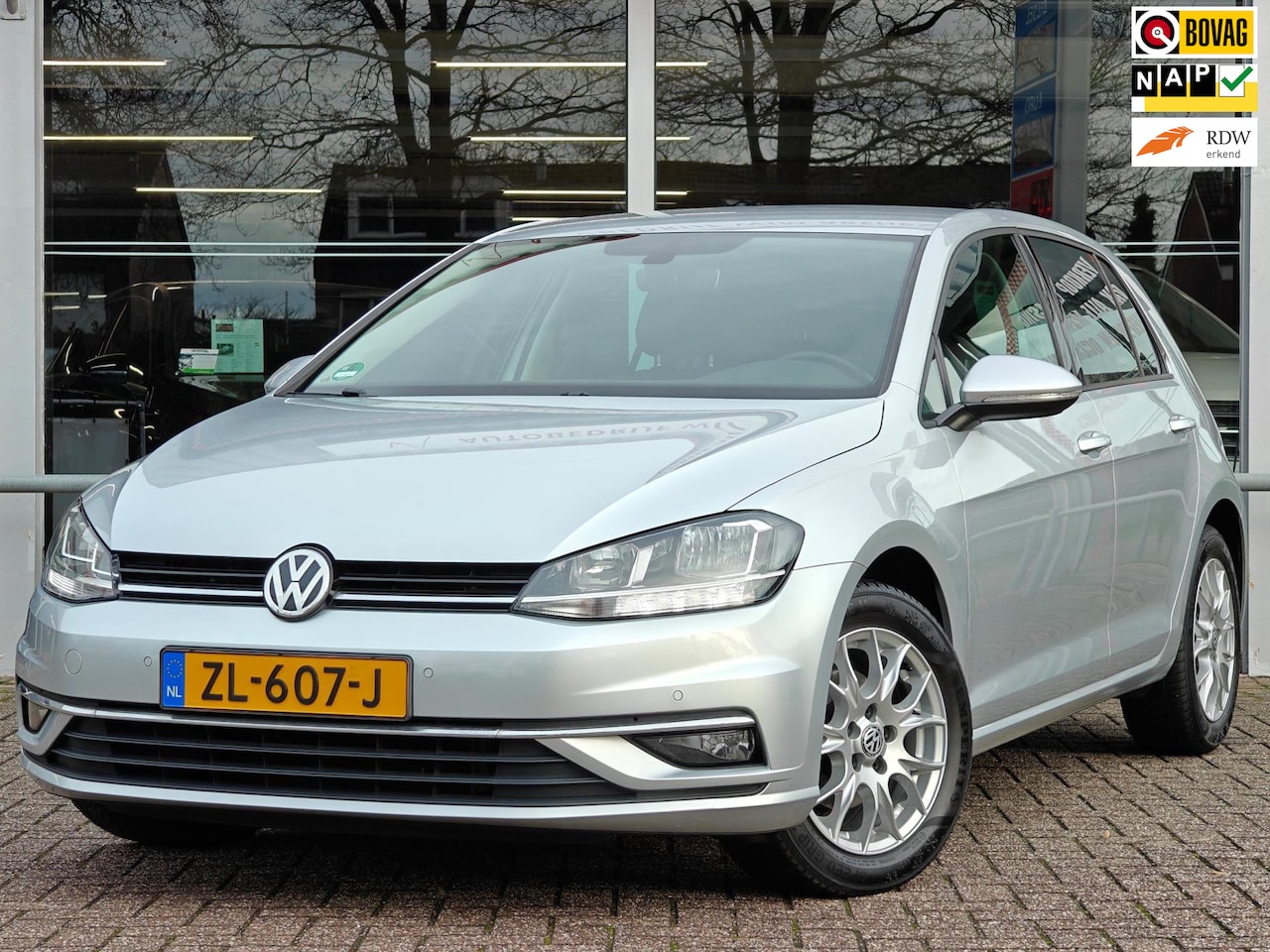 Volkswagen Golf - 1.0 TSI Comfortline Business| Org. NL | Massagestoel | Stoelverwarming | Carplay | Achteru - AutoWereld.nl