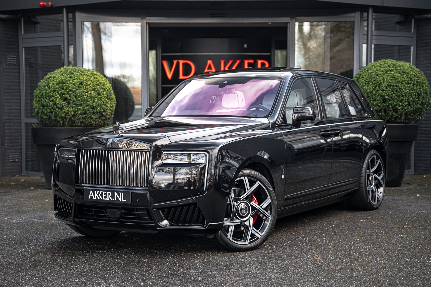 Rolls-Royce Cullinan - Series 2 Black Badge | Bespoke Audio | 23 Inch | Massage | Stitching - AutoWereld.nl