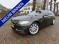 BMW 5-serie Touring - 520d High Executive Leer Keyless Led BI Xenon Stoelverwarming Pdc Navigatie Bleutooth Crui