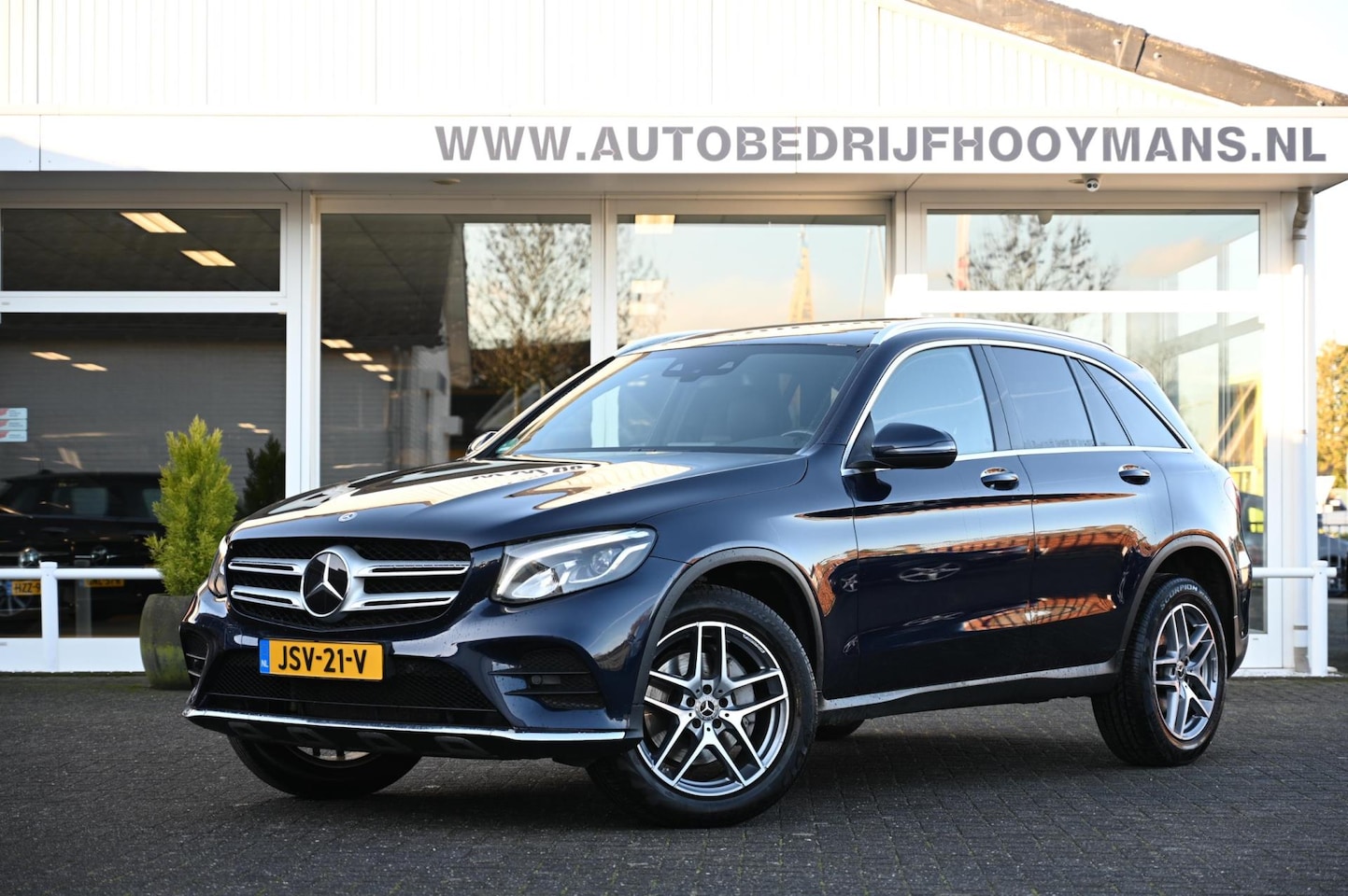 Mercedes-Benz GLC-klasse - 250 4MATIC AMG Panoramadak Trekhaak Distronic+ - AutoWereld.nl