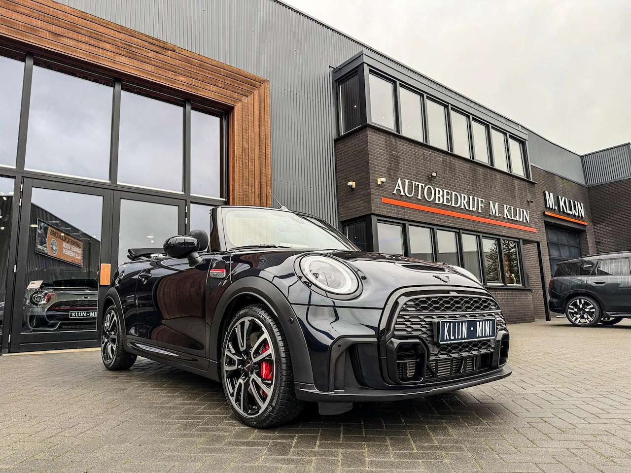 MINI Cabrio - Mini 2.0 John Cooper Works JCW Pack F1 aut 231pk Blackline/Camera/Hk/Head up/Bomvol - AutoWereld.nl