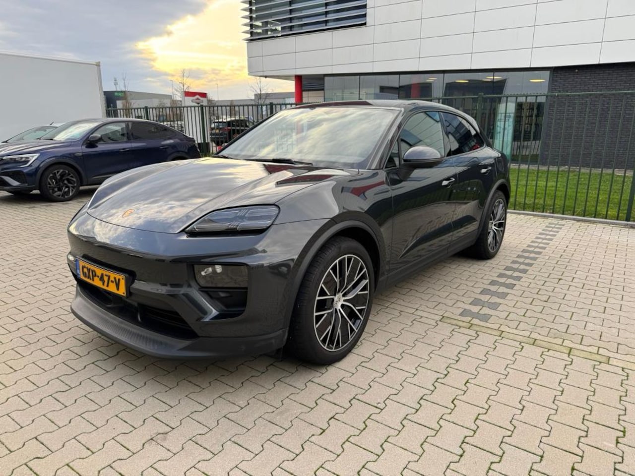 Porsche Macan - 4 100 kWh 21" panoramadak luchtvering elek. trekhaak Bose - AutoWereld.nl