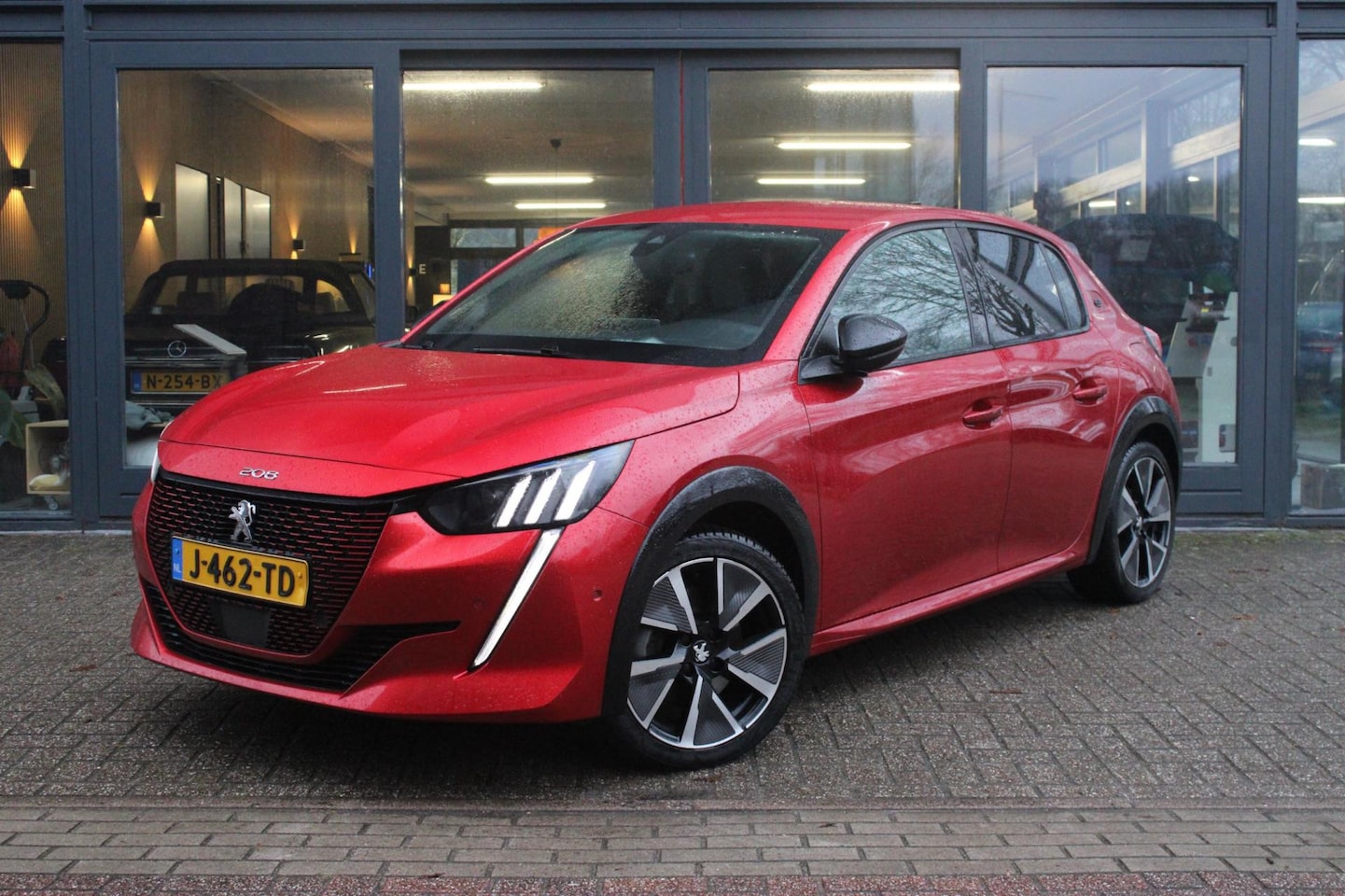 Peugeot e-208 - EV GT 350 50 kWh | Stoelverwarming | Adaptive Cruise | Keyless | Camera| Carplay | Telefoo - AutoWereld.nl