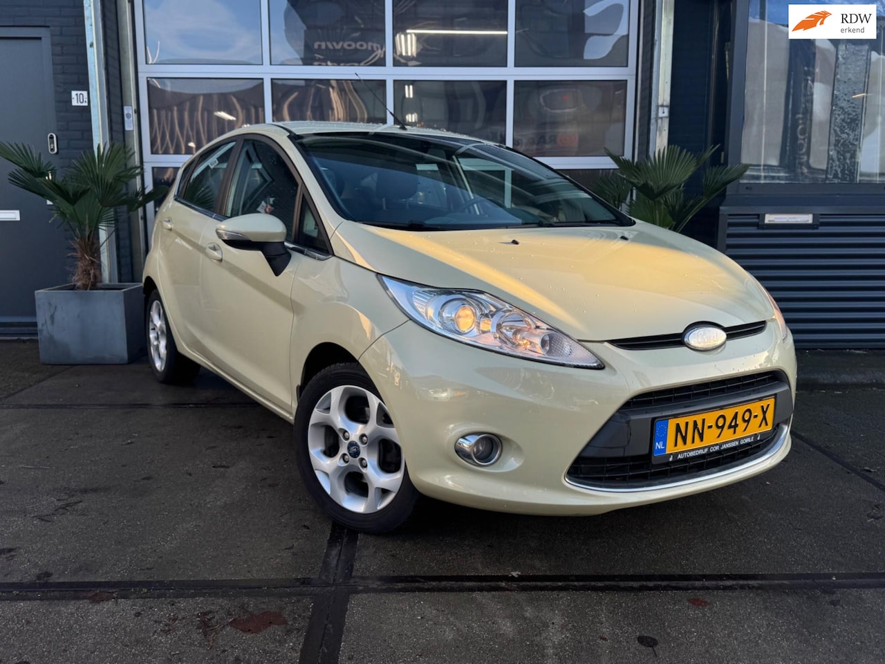 Ford Fiesta - 1.6 Ghia Sport Airco Stoelverwarming! Inruil mogelijk! - AutoWereld.nl