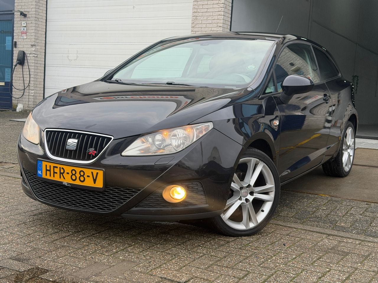 SEAT Ibiza SC - 1.2 TSI Style / Sport pakket/ 3drs/ 1e EIG/ dealeronderhouden/ 1jaar apk/ volle opties/ ze - AutoWereld.nl