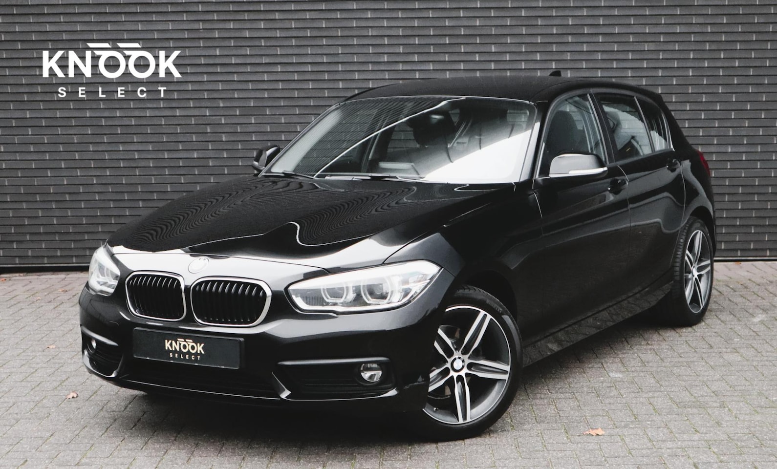 BMW 1-serie - 118i Executive Automaat 5 deurs / Navigatie / LED / 17 Inch / Climate Control / Bluetooth - AutoWereld.nl