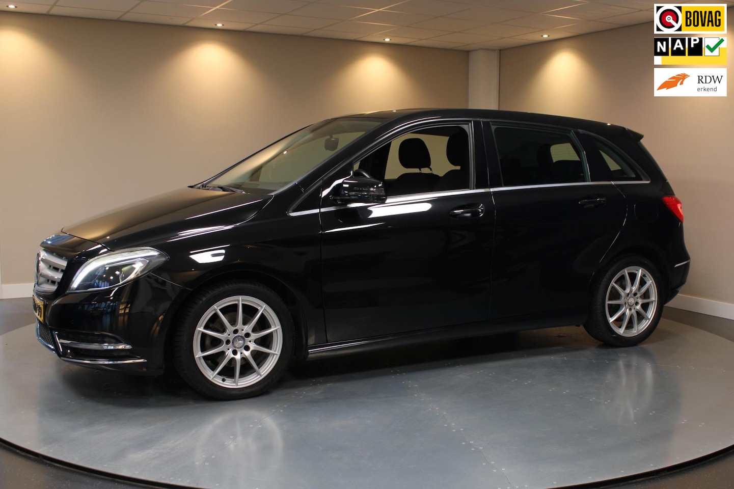 Mercedes-Benz B-klasse - 180 Ambition *Automaat* Leer|Cruise|Navi|PDC|NAP - AutoWereld.nl