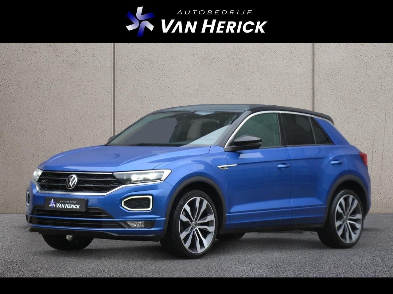Volkswagen T-Roc - 1.5 TSI R-Line 150PK Automaat | Navigatie | Winterpakket | Trekhaak - AutoWereld.nl
