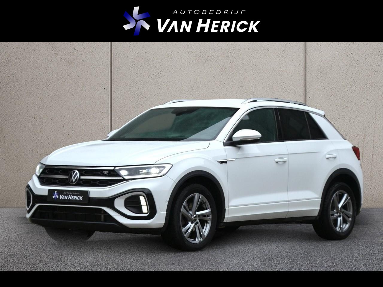 Volkswagen T-Roc - 1.5 TSI R-Line 150PK Automaat | ACC | Winterpakket | Achteruitrijcamera - AutoWereld.nl