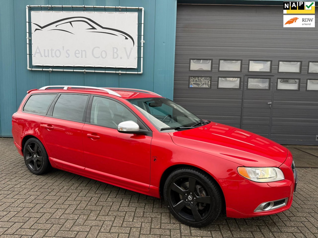Volvo V70 - 2.0T R-Edition Leder Clima Cruise 17" Navigatie NL Auto NAP YOUNGTIMER Incl nw Apk 27-02-2 - AutoWereld.nl