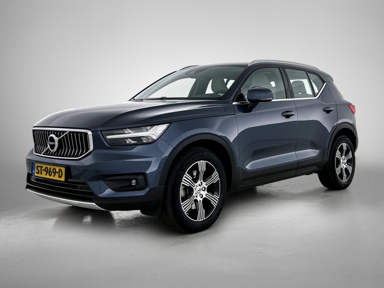 Volvo XC40 - T4 Inscription | Leder | Memory Seats | BLIS | Camera | Keyless - AutoWereld.nl