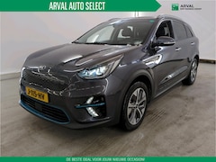 Kia e-Niro - 64 kWh 204pk ExecutiveLine | SOH 100% | Trekhaak | Leder | Stuur-en Stoelverwarm. | CarPla