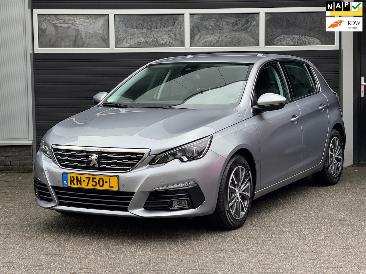 Peugeot 308 - 1.2 PureTech Allure Xenon/Led, Navi, Cruise, Climate Control, NAP - AutoWereld.nl