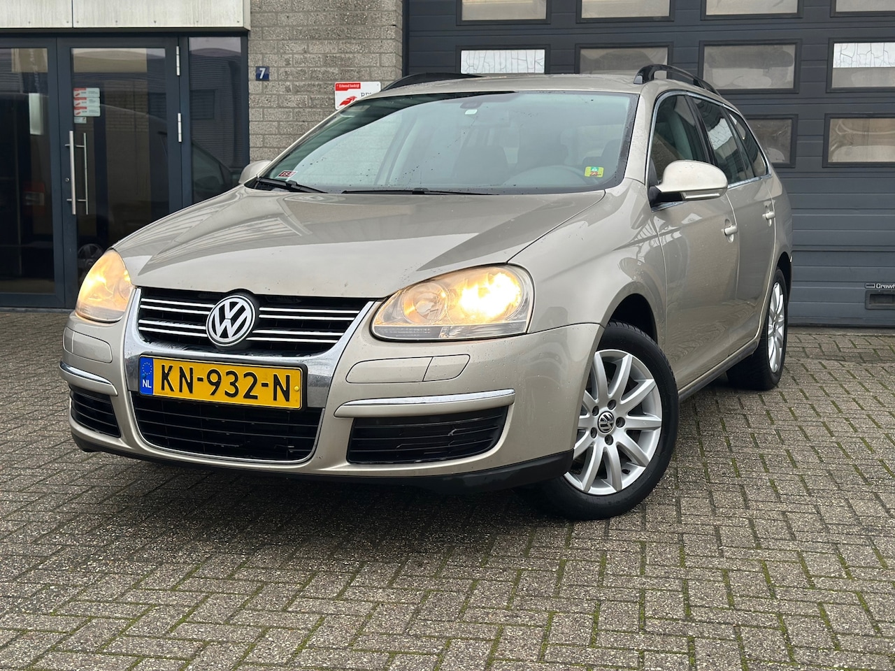 Volkswagen Golf Variant - 1.6 Trendline / Dealer Onderhouden / Clima / Stoelverwarming / Cruise Control / LM Velgen - AutoWereld.nl