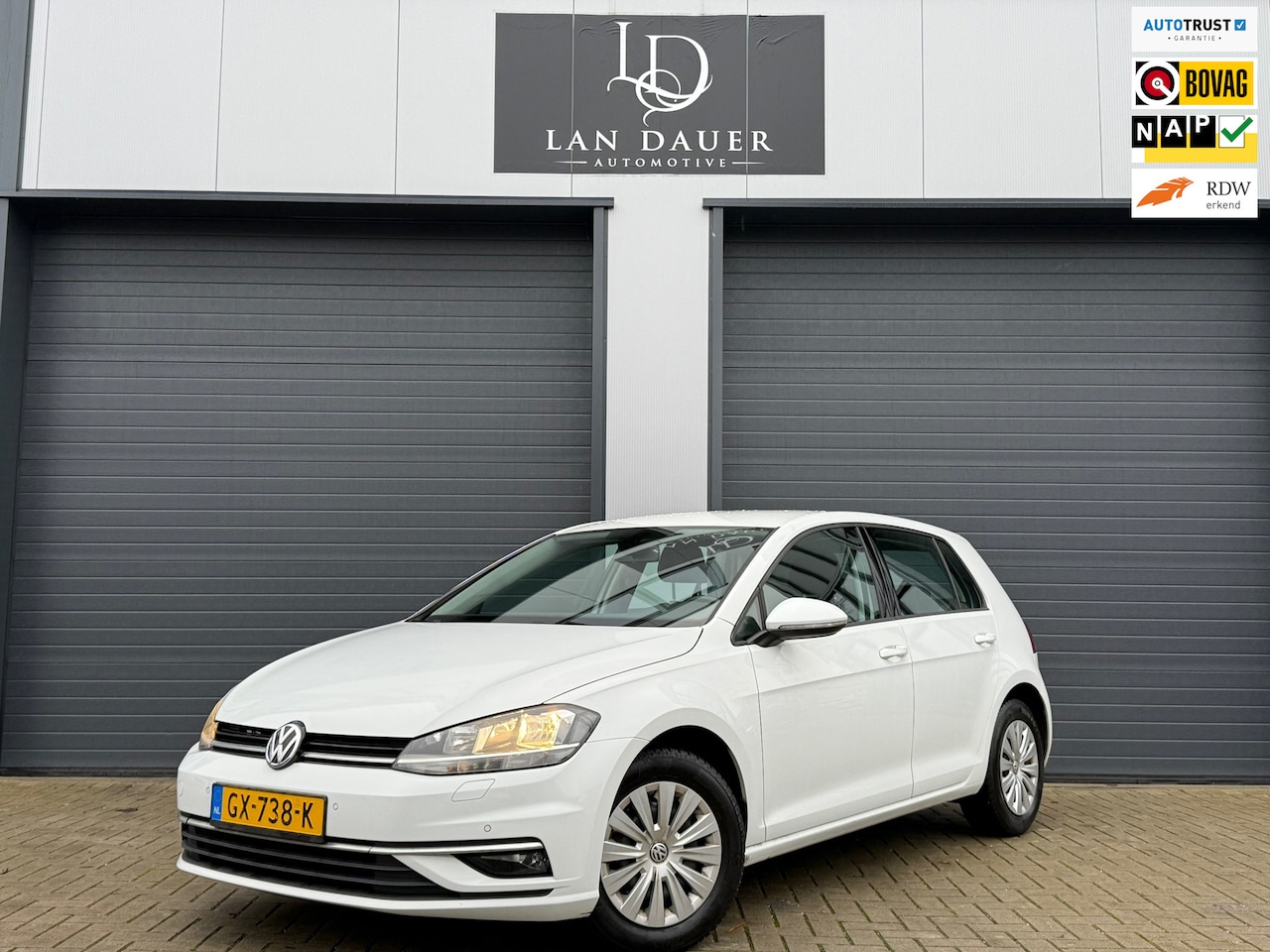 Volkswagen Golf - 1.6 TDI Trendline / Automaat / NAP / 1e EIG. - AutoWereld.nl