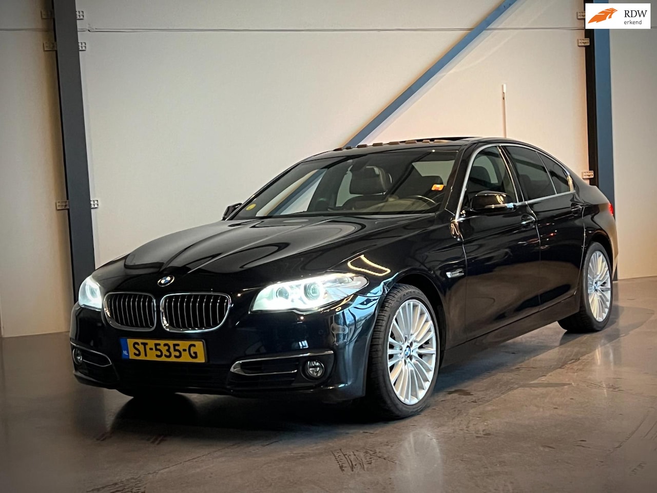 BMW 5-serie - 525d 525d, Schuifdak, Comfortstoelen, Navi pro, Leer, Xenon, Cruise - AutoWereld.nl