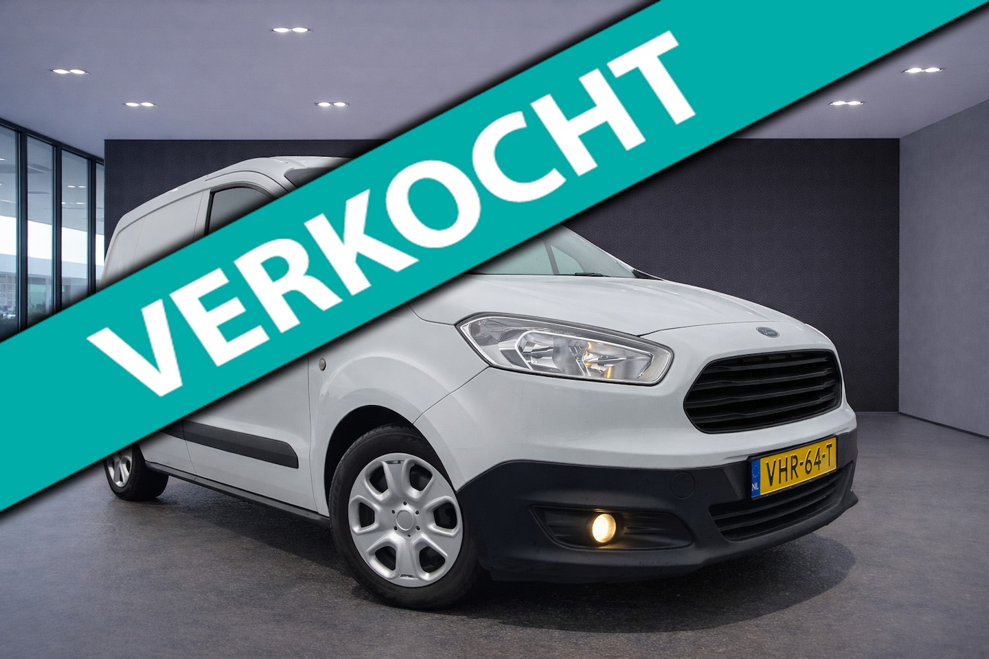 Ford Transit Courier - 1.0 Ambiente / 2016 topstaat - AutoWereld.nl