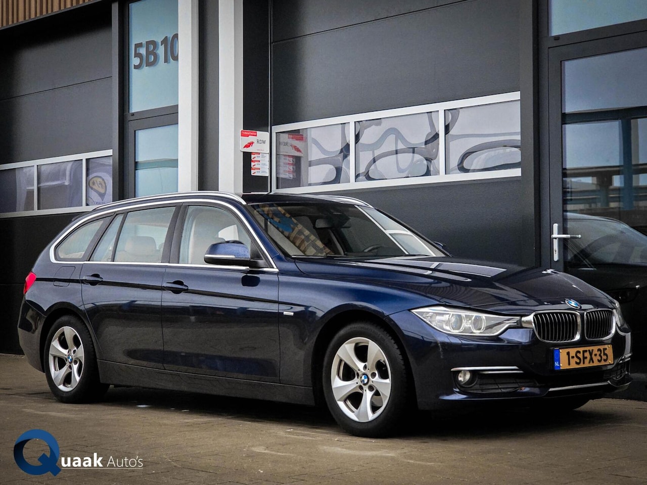 BMW 3-serie Touring - 320d High Executive | LEDER | TREKHAAK | STOELVERWARMING | XENON - AutoWereld.nl