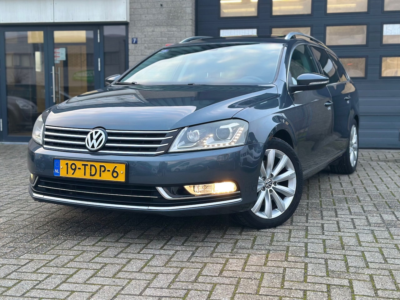 Volkswagen Passat Variant - 1.4 TSI Highline BlueMotion / Pano / Led / Stoelverwarming / Dynaudio / Leer / NAP / Deale - AutoWereld.nl