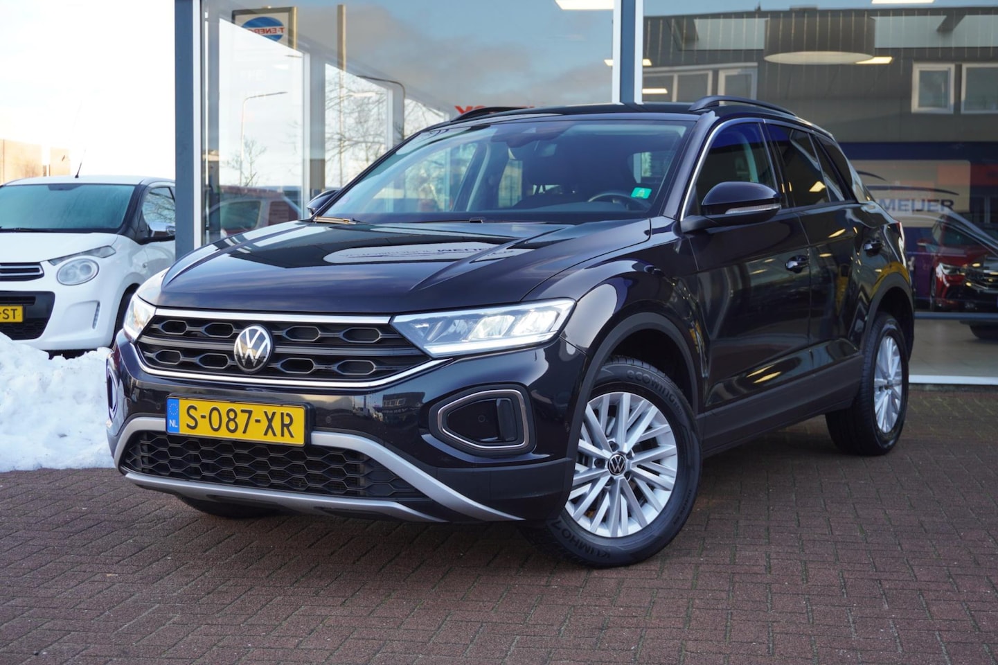 Volkswagen T-Roc - 1.0 TSI Life 5deurs | Airco | 2023 | Facelift | Camera | Digitaal | Elek. pakket | Inruil - AutoWereld.nl