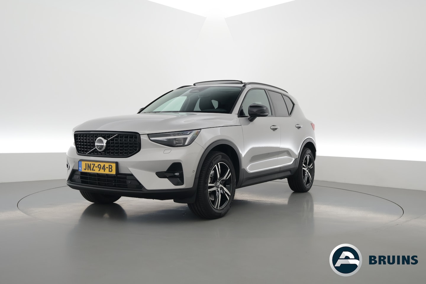 Volvo XC40 - 2.0 B3 Ultimate Dark | Pano-dak | 360 camera | Leer | - AutoWereld.nl