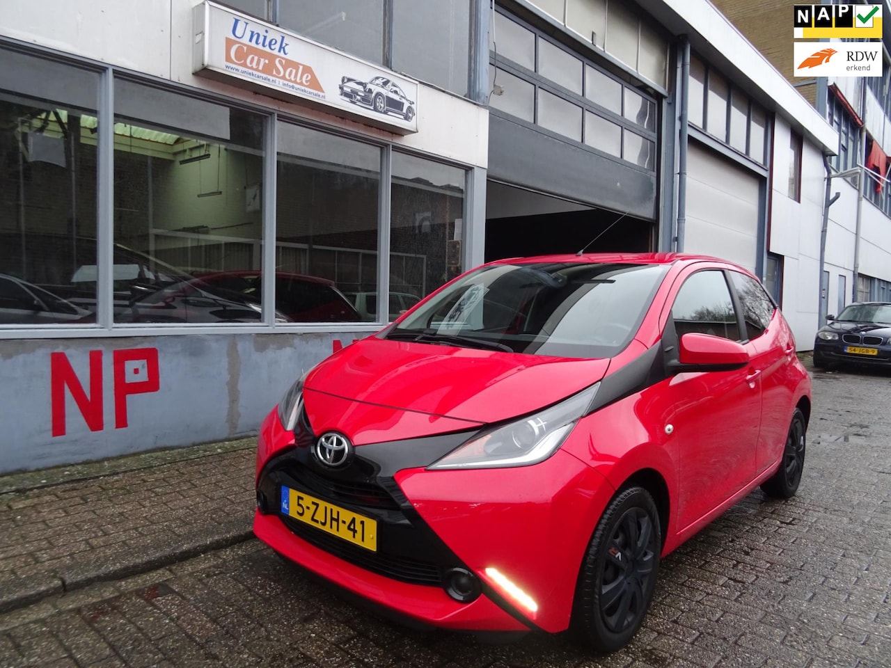 Toyota Aygo - 1.0 VVT-i x-play 1.0 VVT-i x-play - AutoWereld.nl