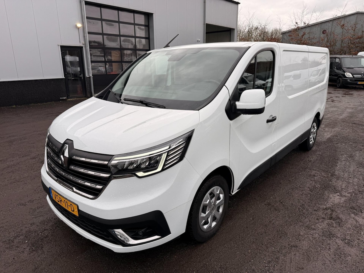 Renault Trafic - 2.0 dCi 130 T30 L2H1 Work Edition - AutoWereld.nl