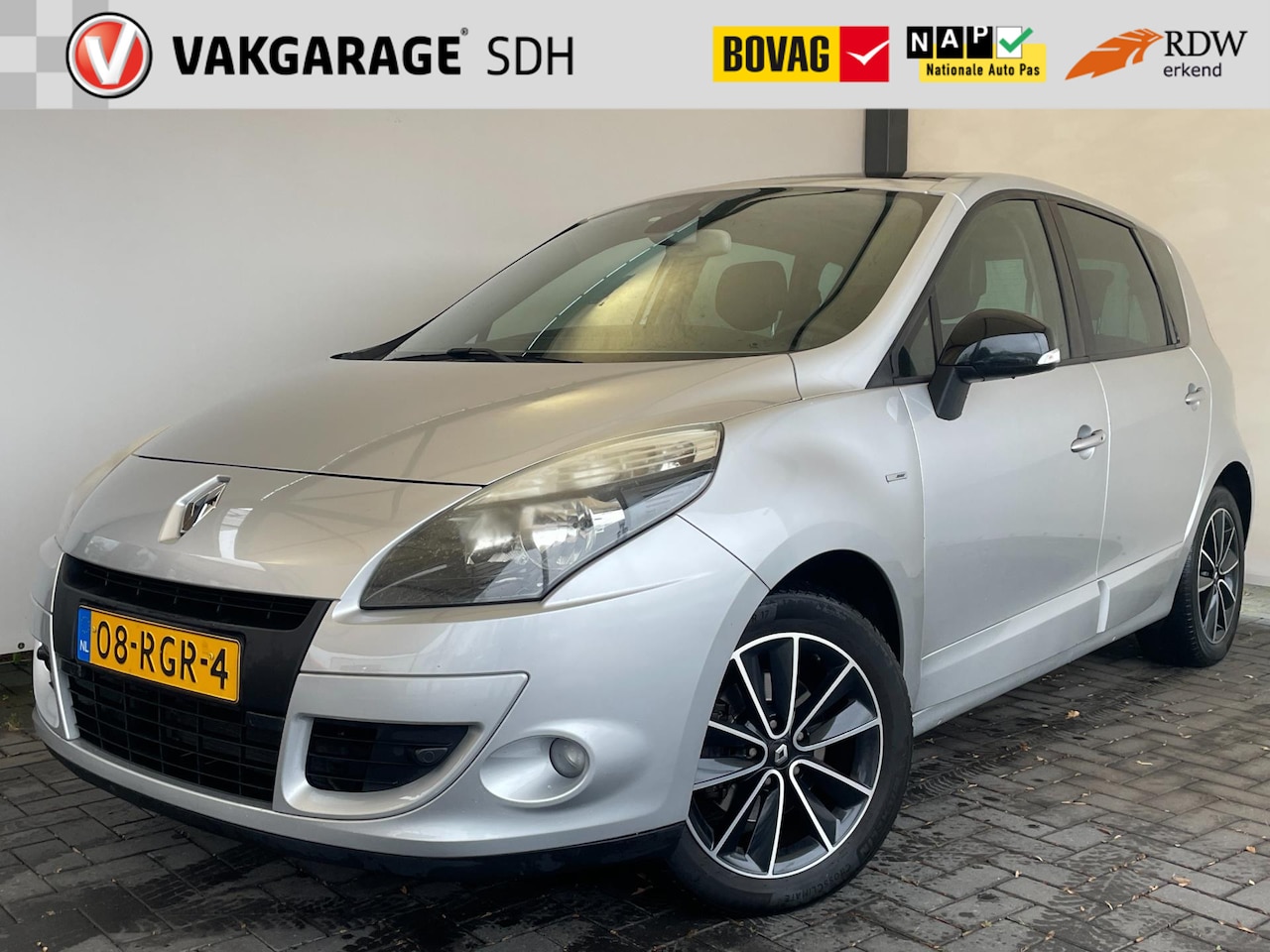 Renault Scénic - 2.0 Bose|NAP|Automaat|BOSE audio|Panoramadak|Trekhaak - AutoWereld.nl