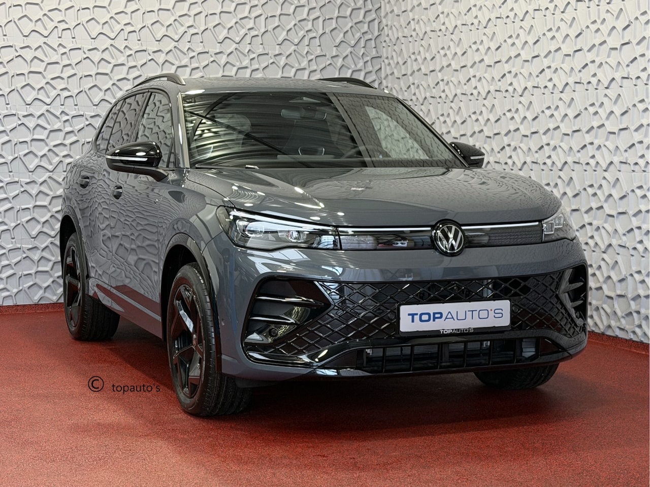 Volkswagen Tiguan - 1.5 eHYBRID 272PK NW AUTO R-LINE PANO XL.NAVI BLACK.STYLE 360.CAM ELEK.KLEP MATRIX.LED 20' - AutoWereld.nl
