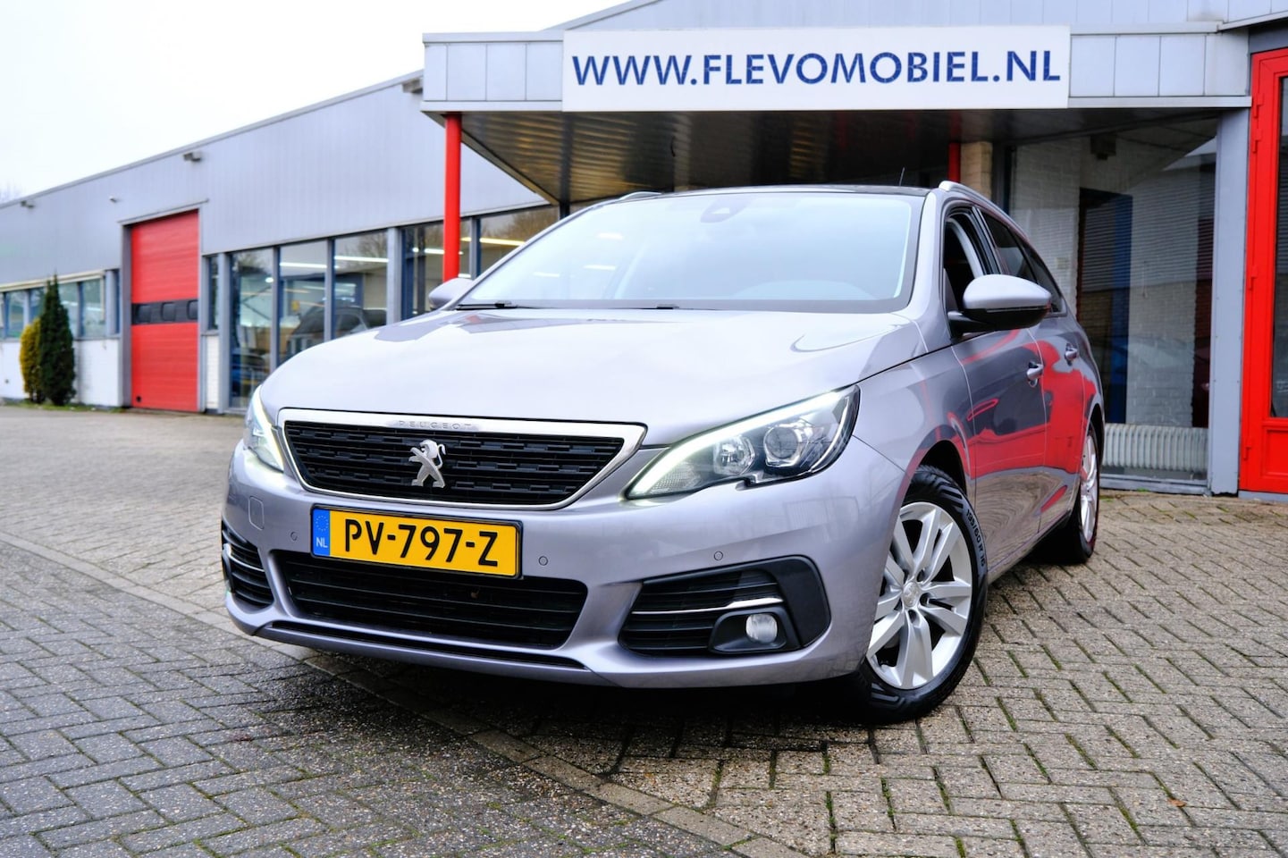 Peugeot 308 SW - 1.6 BlueHDI Executive Pano|Navi|Clima|LMV|DAB - AutoWereld.nl