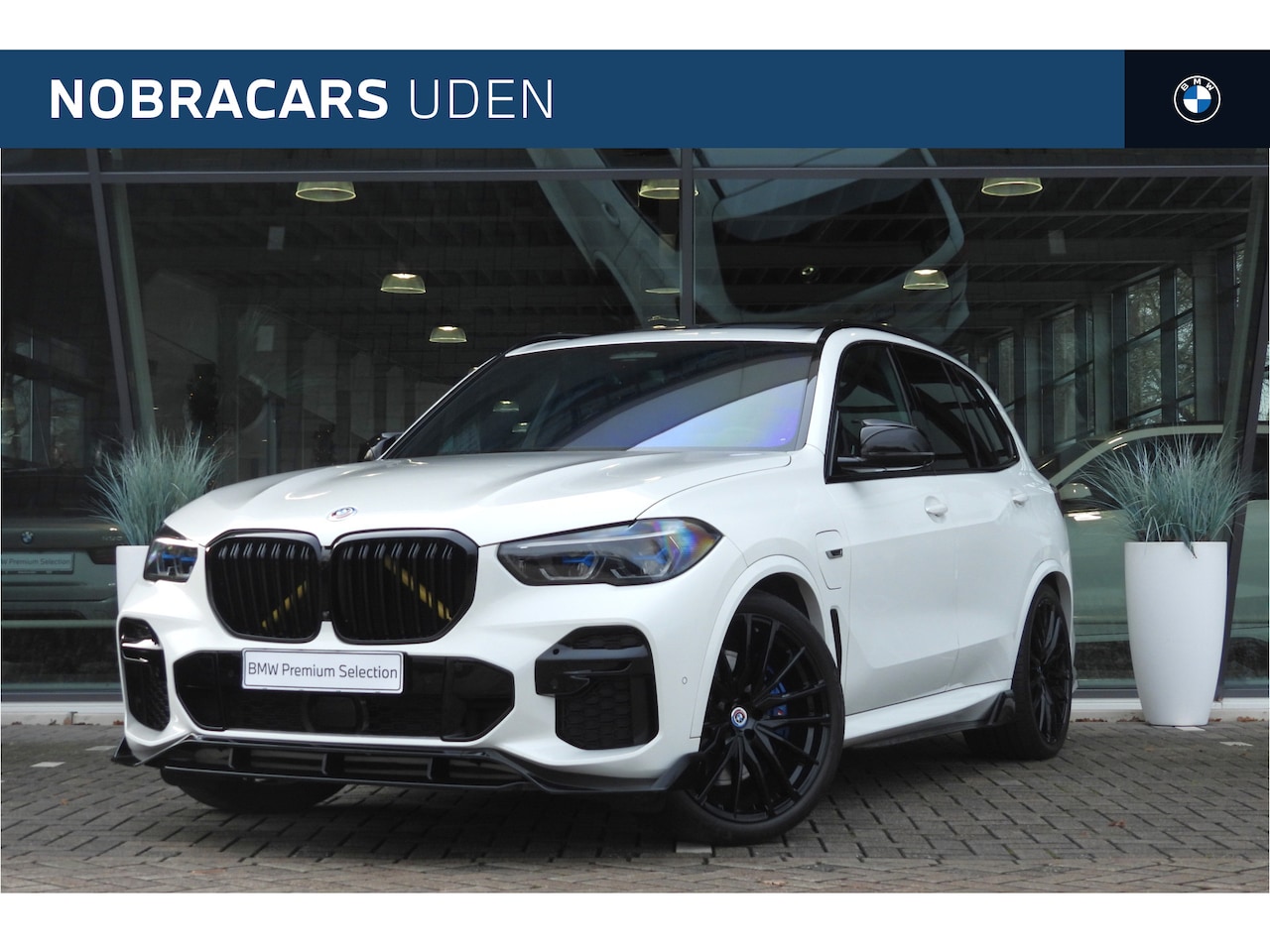 BMW X5 - xDrive45e High Executive M Sport Automaat / Panoramadak / Trekhaak / Adaptief onderstel / - AutoWereld.nl