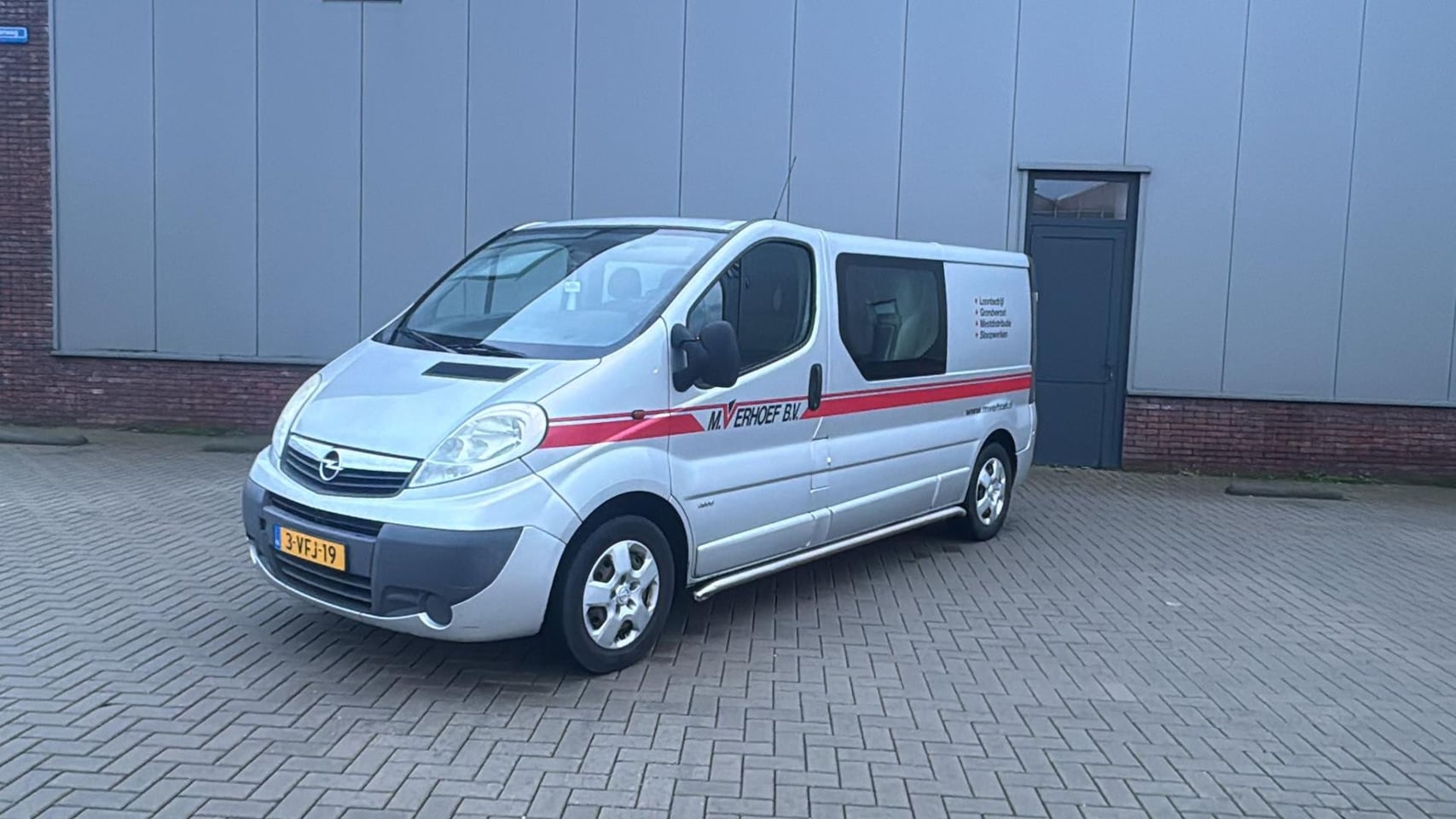 Opel Vivaro - 2.5 CDTI L2H1 DC 251.000 Nap Nw Apk Grijs 2009 - AutoWereld.nl