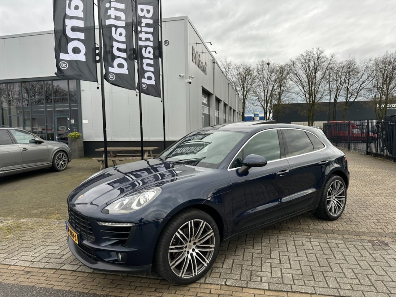 Porsche Macan - 2.0 2018 Facelift *Pano *Luchtvering *Cruise *Navi *Camera *PDC - AutoWereld.nl