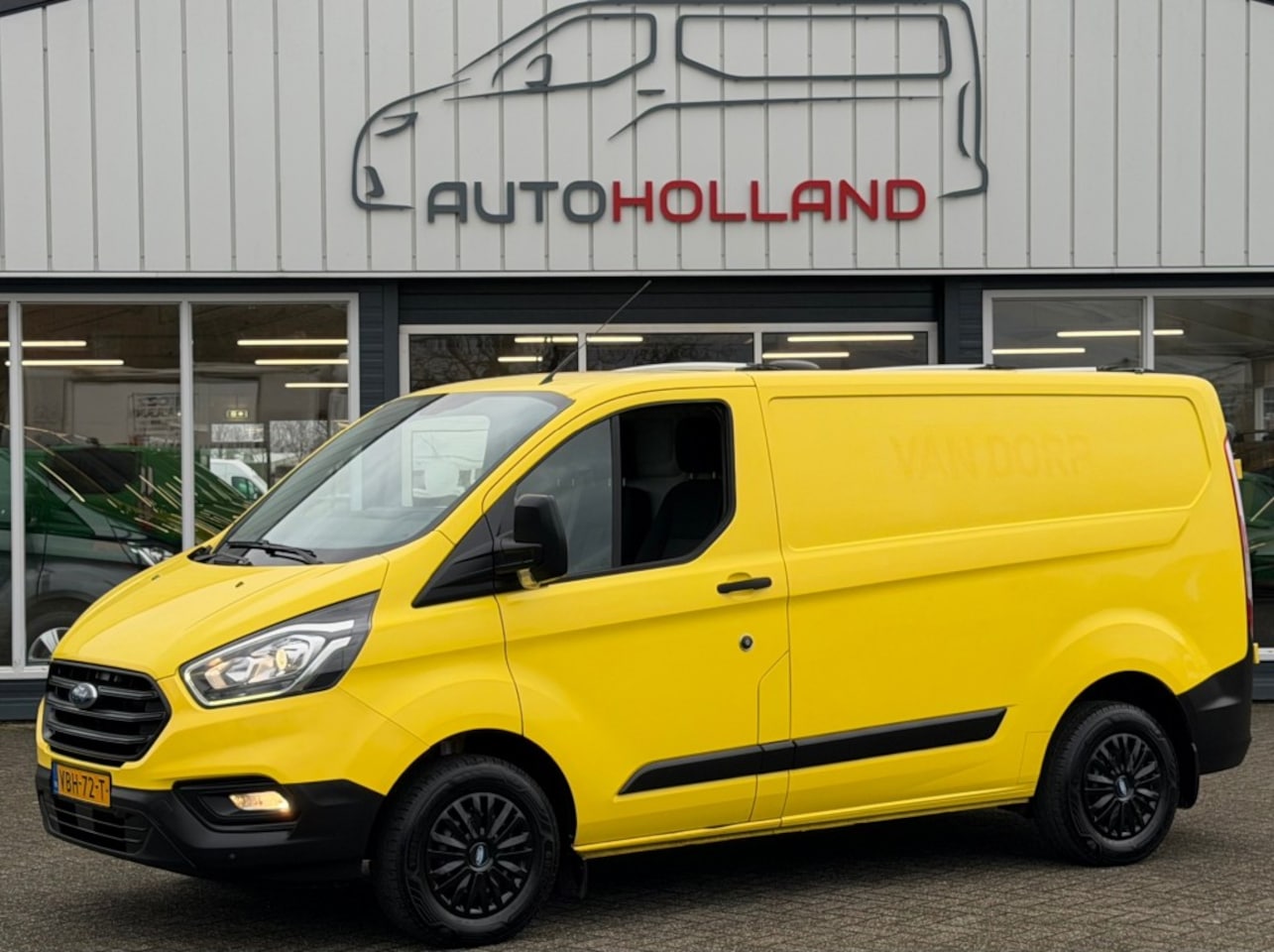 Ford Transit Custom - 2.0 TDCI 77KW 105PK EURO 6 AIRCO/ CRUISE CONTROL/ TREKHAAK/ BIJRIJDERSBANK/ 100% DEALEROND - AutoWereld.nl