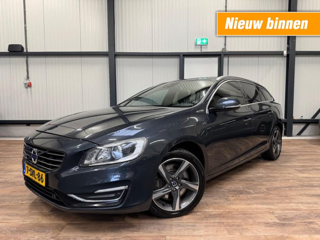 Volvo V60 - 2.4 D6 AWD Plug-in Hybrid Summum / LEDER / CLIMA / Memory Seats / Schuifdak / - AutoWereld.nl