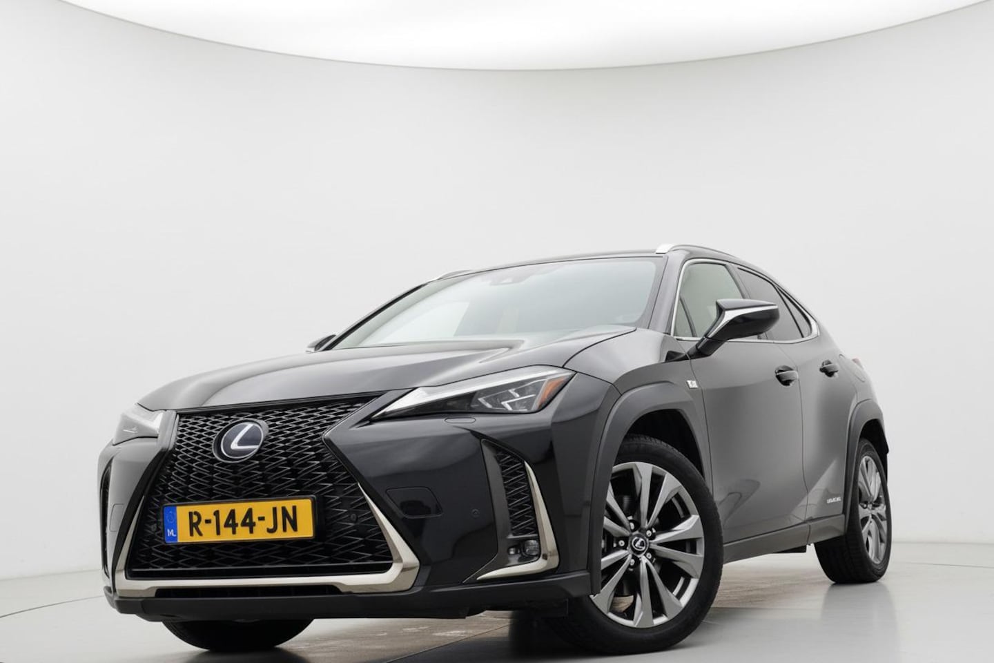 Lexus UX - 250h F Sport Line ADAP CRUISE NAV CAMERA - AutoWereld.nl