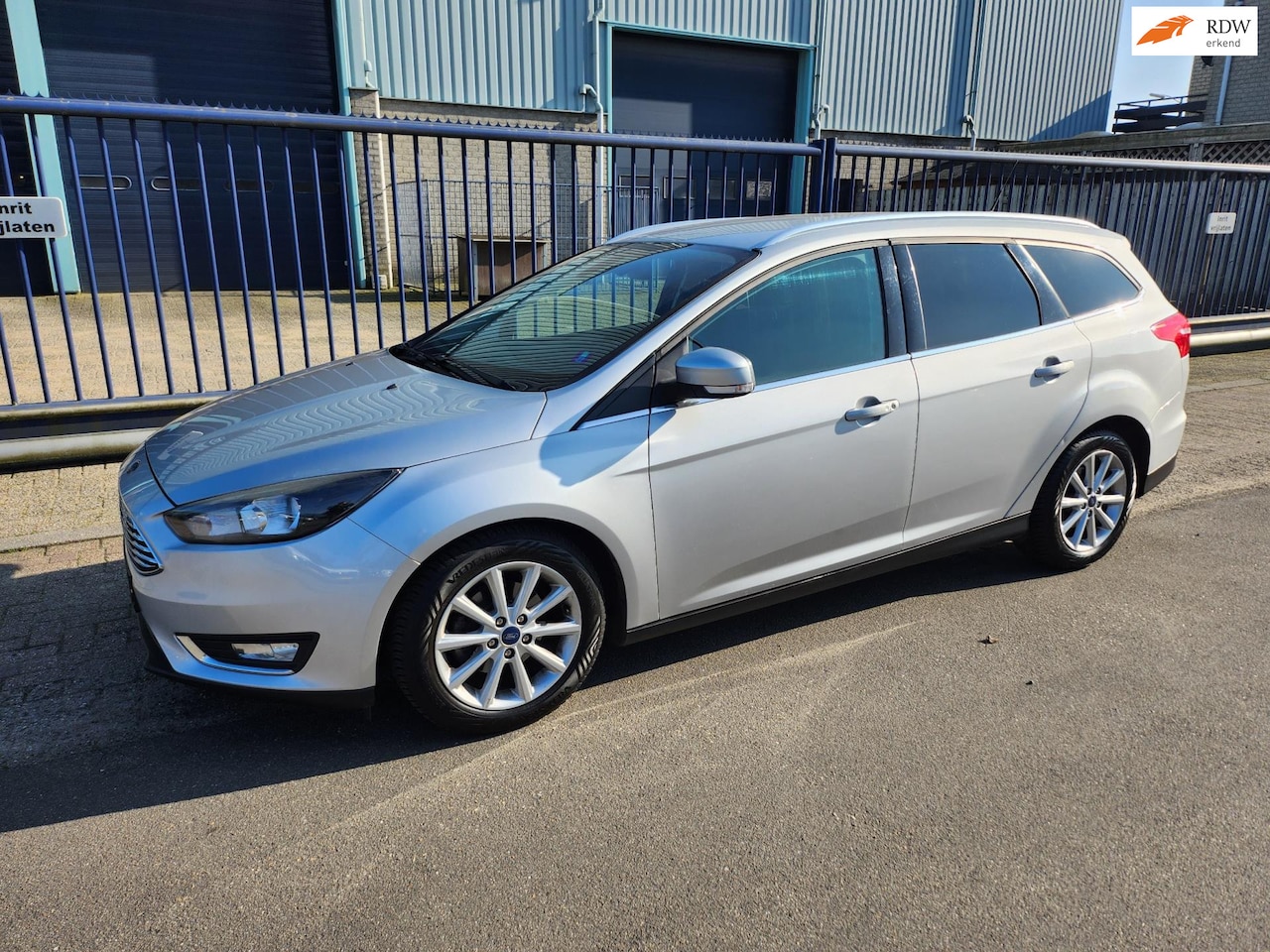 Ford Focus Wagon - 1.0 Titanium *INRUILAANBIEDING* - AutoWereld.nl