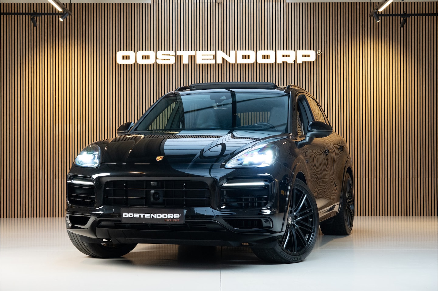 Porsche Cayenne - 3.0/462 pk E-Hybrid Platinum Edition Blackstyle|2023|Luchtvering|Sport Chrono|Trekhaak|Ach - AutoWereld.nl