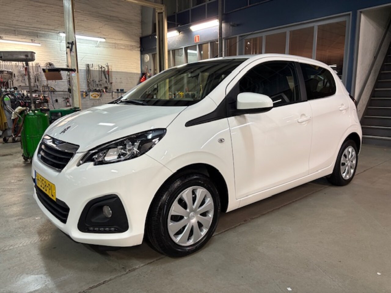 Peugeot 108 - 1.0 e-VTi 72pk 5D Active | Airco | Bluetooth | NAP | Rijklaar prijs! - AutoWereld.nl
