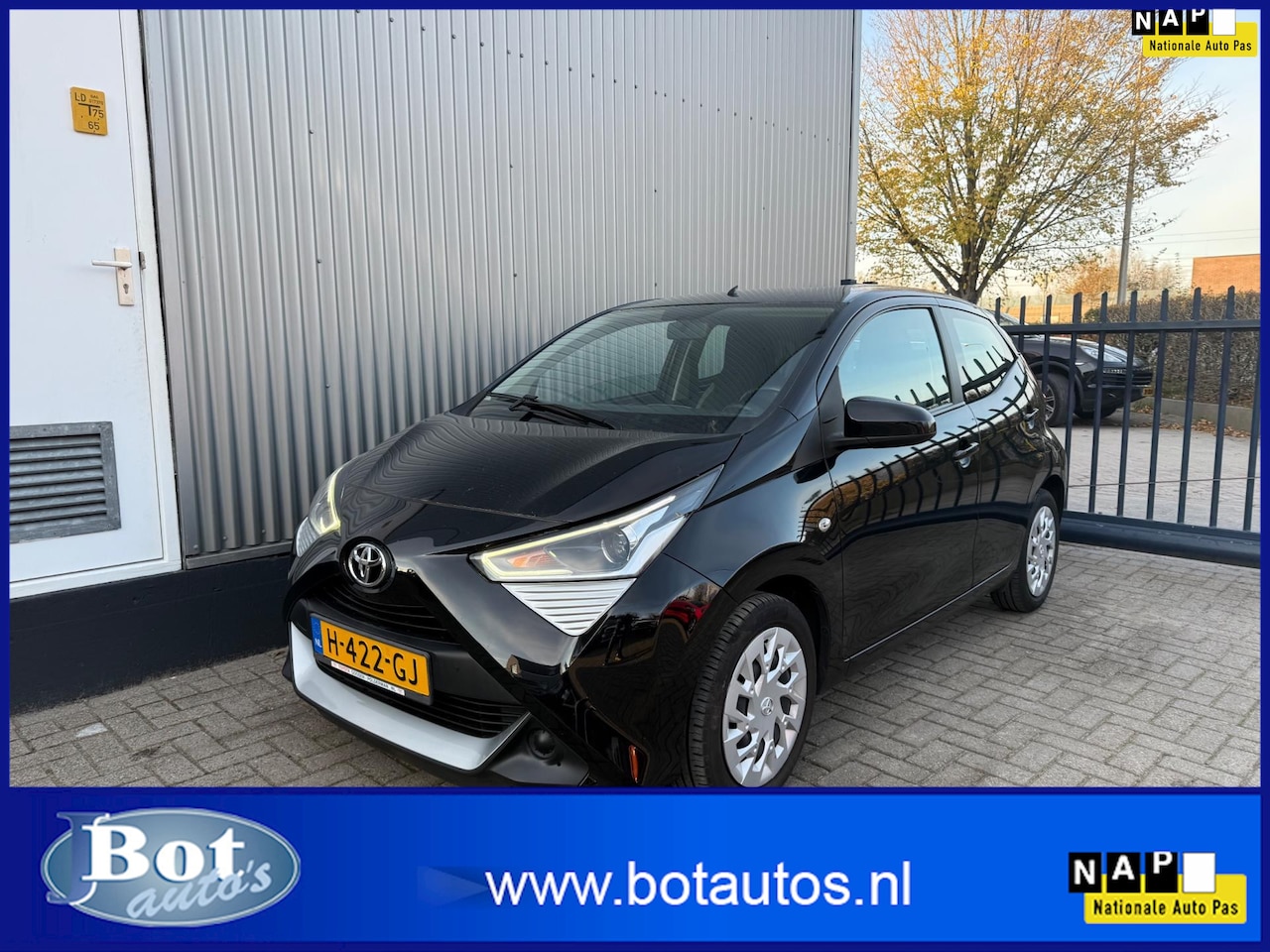 Toyota Aygo - 1.0 VVT-i x-play / 1E EIG. / AUTOMAAT / AIRCO / CAMERA / NED.AUTO - AutoWereld.nl