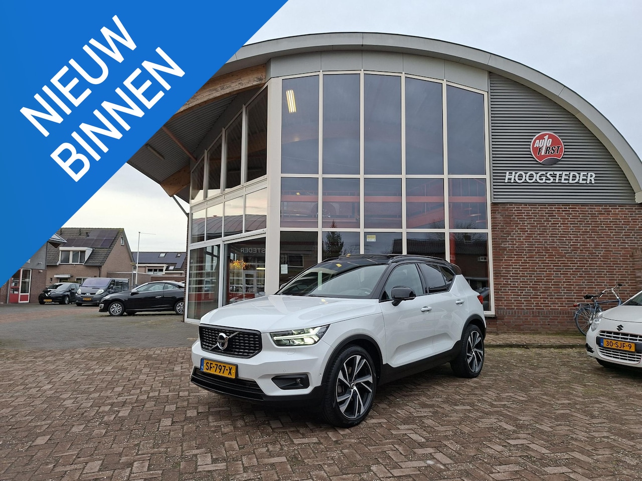 Volvo XC40 - 2.0 T5 AWD R-Design 2.0 T5 AWD R-Design, Trekhaak, schuifdak, H&K - AutoWereld.nl