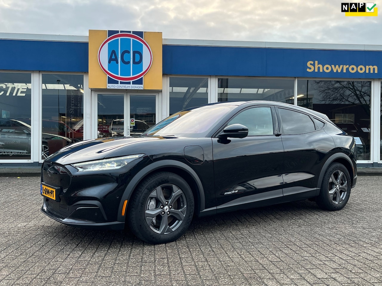 Ford Mustang Mach-E - RWD 75 kWh | PanoramaDak | Trekhaak | - AutoWereld.nl