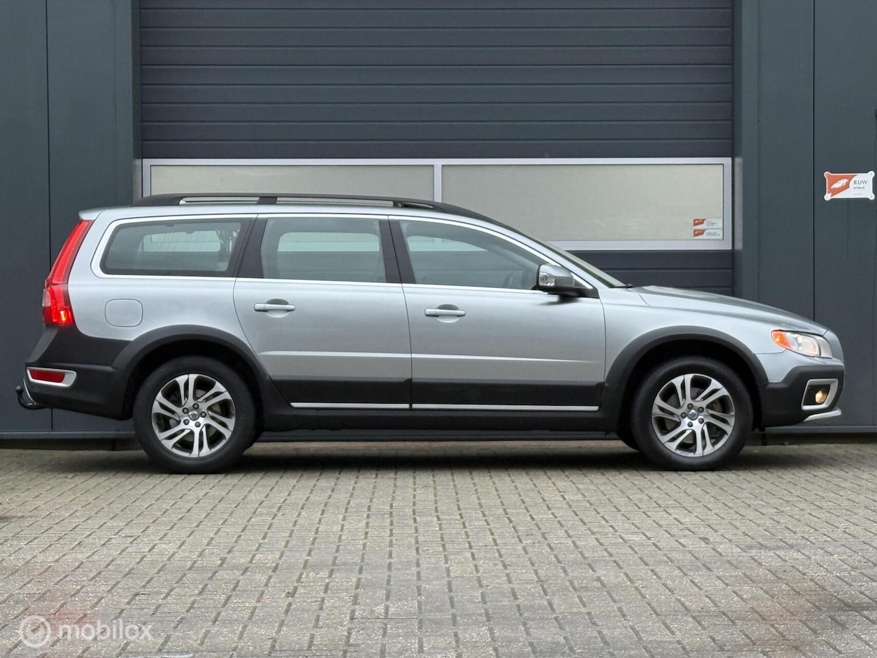 Volvo XC70 - 2.0 D4 FWD Summum 5cilinder Geartronic-6 - AutoWereld.nl